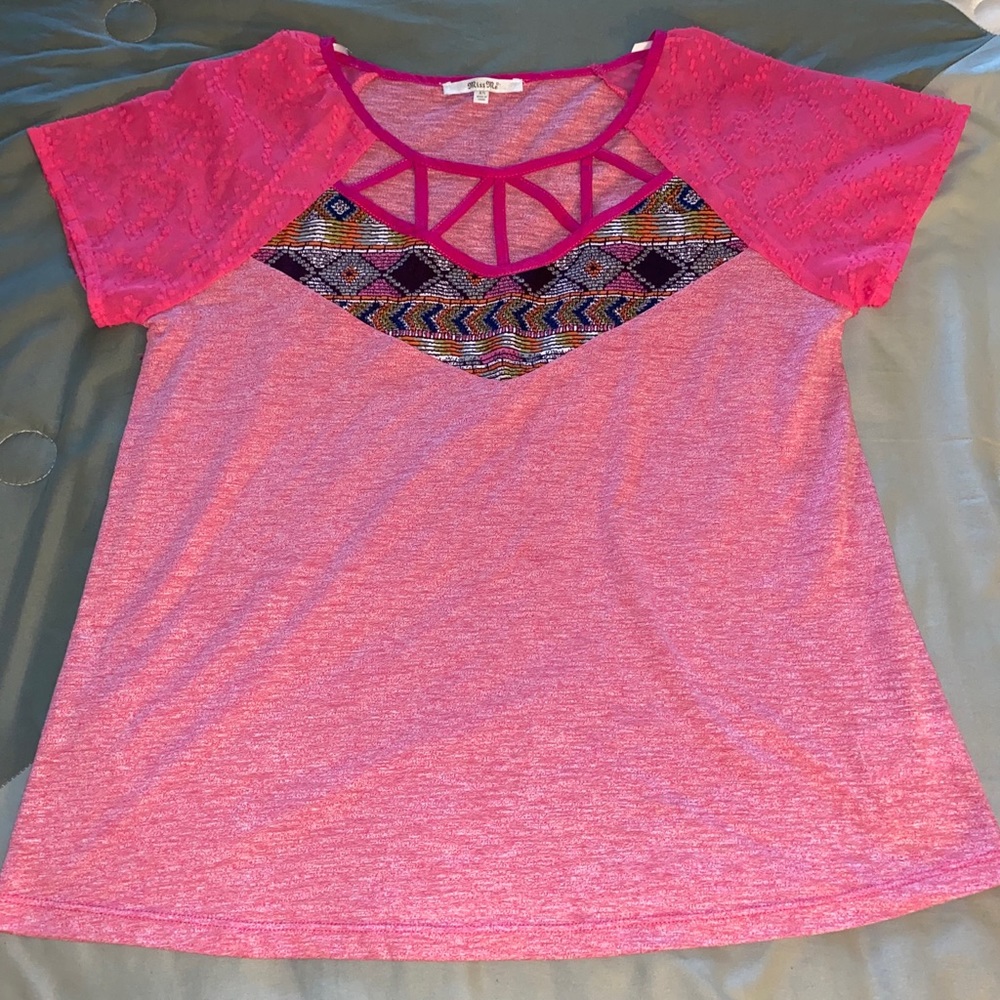 Miss Me Shirt Women’s Size XS Pink Aztec Design Short Sleeve Shirt